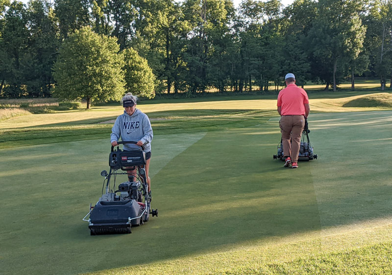 Women’s work: New survey of women in turf Golf course maintenance women