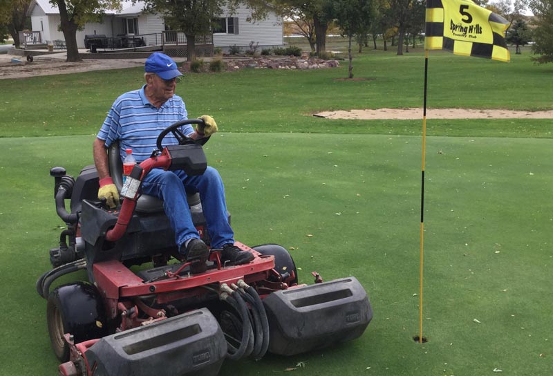 Golf course crew member still going strong at 90 Kenny Hartsock