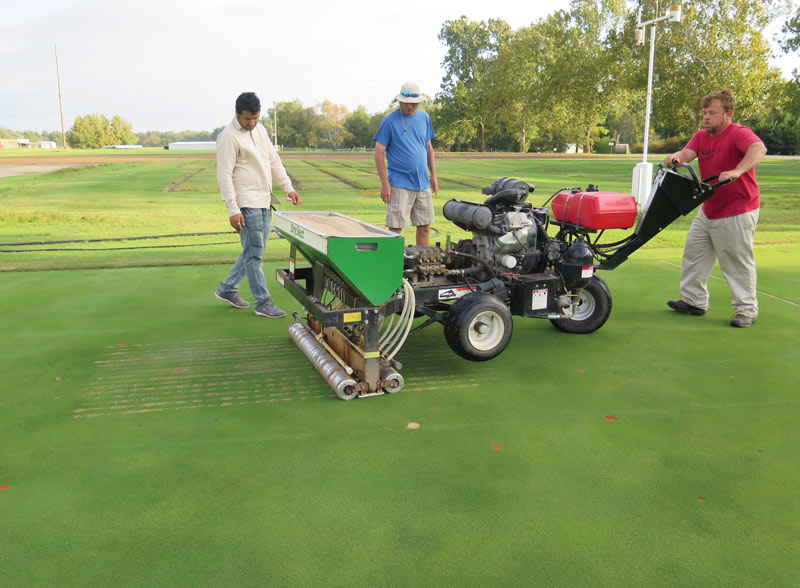 Effects of air and sand injection on soil physical properties Turf sand injection